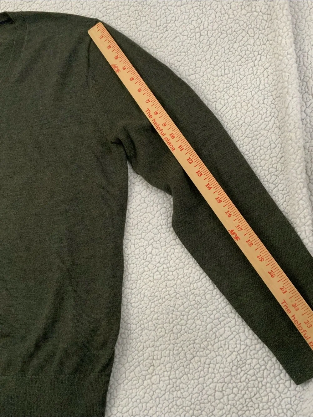 Banana Republic Mens Medium 100% Merino Wool Sweater V Neck Olive Green New